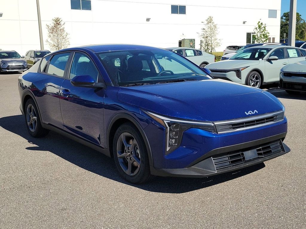 2025 Kia K4 LXS photo 3