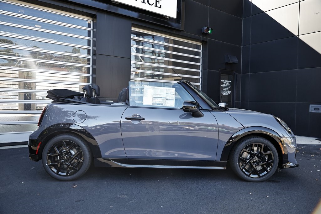 2026 Mini Cooper Convertible Iconic photo 4
