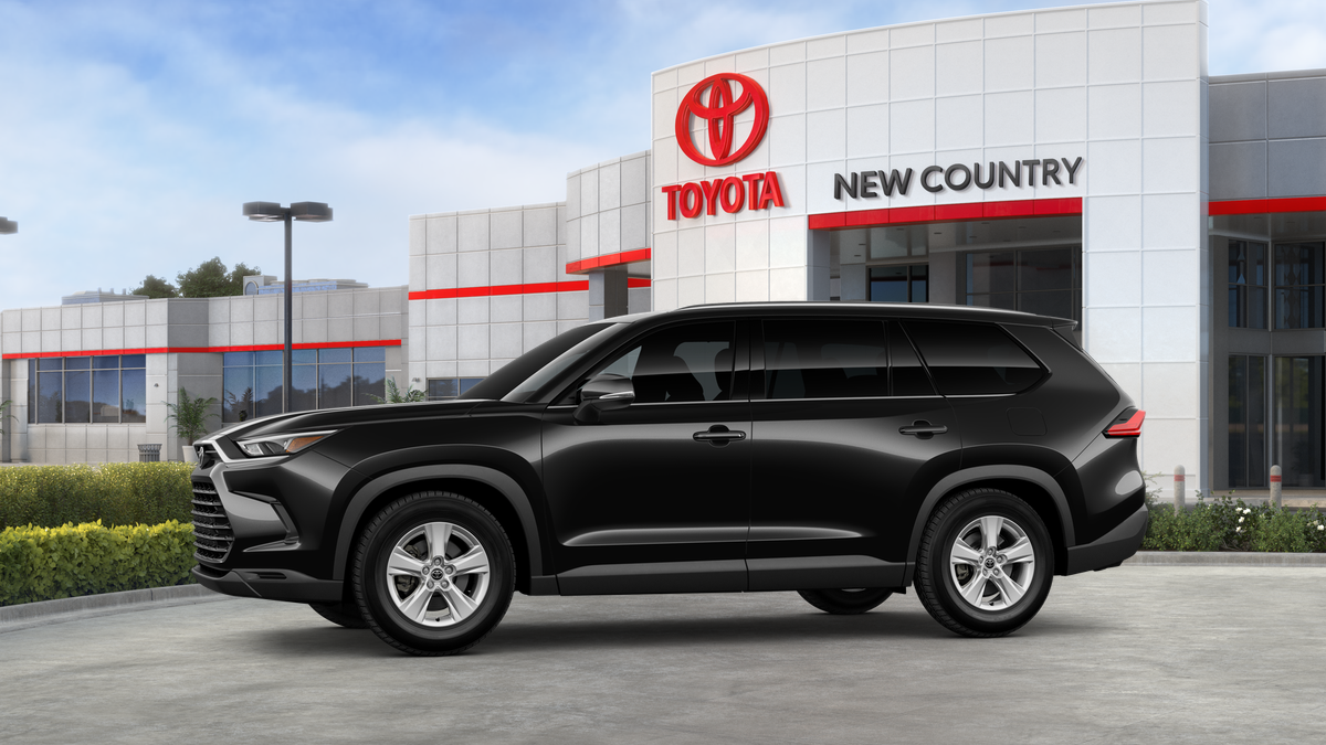 2025 Toyota Grand Highlander LE photo 2
