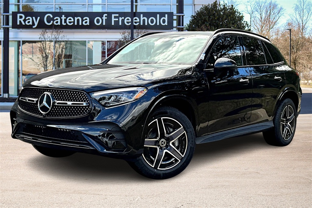 2026 Mercedes-Benz GLC Base's photo