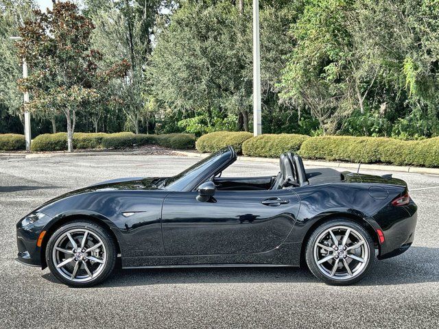 2022 Mazda MX-5 Miata Miata Grand Touring photo 2