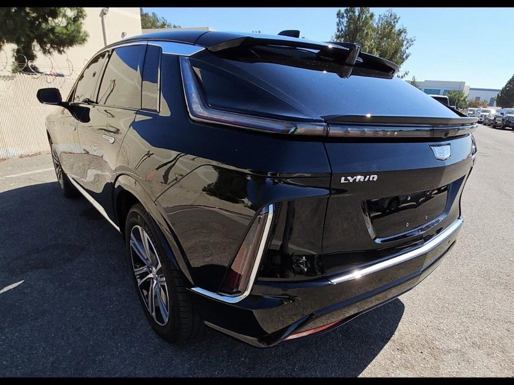 2023 Cadillac Lyriq Luxury photo 4