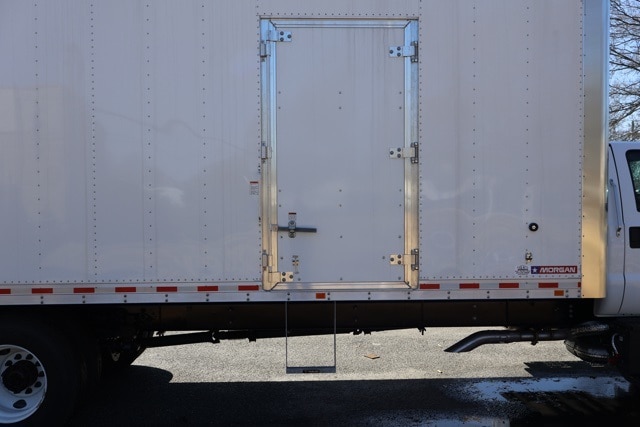 2025 Ford F-750 SuperCab photo 4