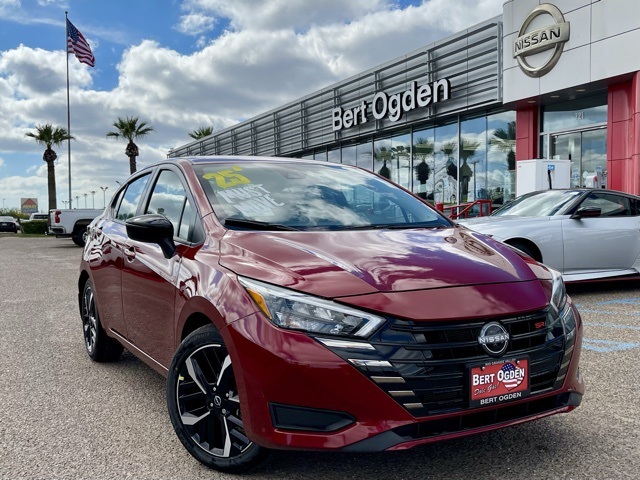 2025 Nissan Versa Sedan SR's photo