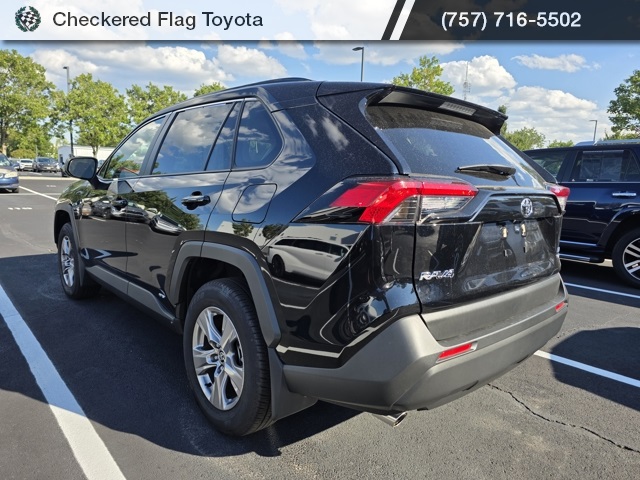 2025 Toyota RAV4 Hybrid LE photo 4