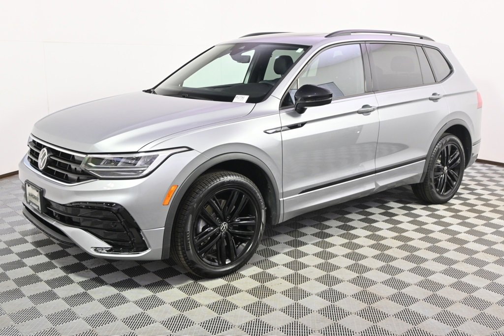 Used 2022 Volkswagen Tiguan SE R-LINE BLACK with VIN 3VV8B7AX3NM127090 for sale in Minneapolis, Minnesota