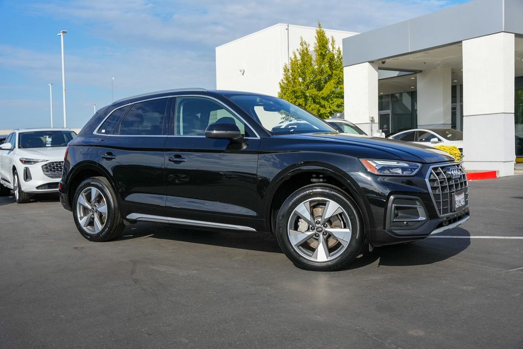 2022 Audi Q5 40 Premium Plus photo 2