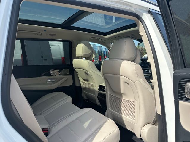 2026 Mercedes Benz GLS 450 4MATIC photo 22