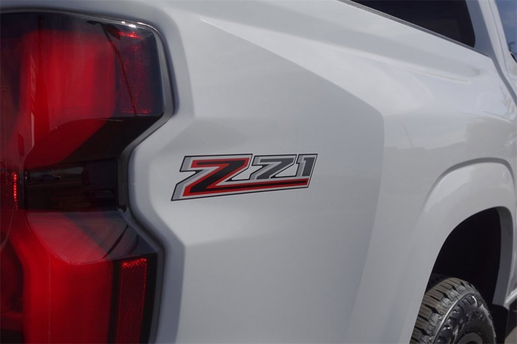 2025 Chevrolet Colorado Z71 photo 5