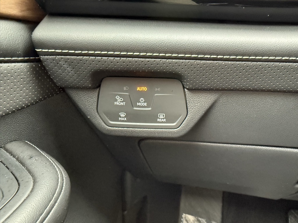 2024 Volkswagen Atlas SE Technology photo 18