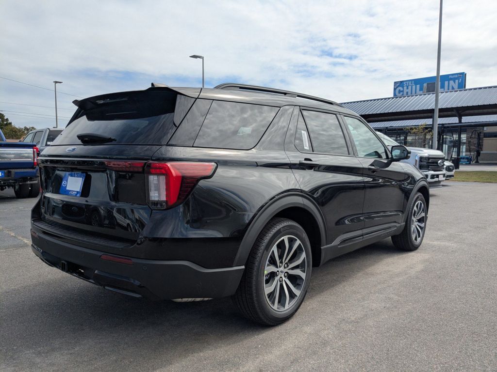2025 Ford Explorer ST-Line photo 4