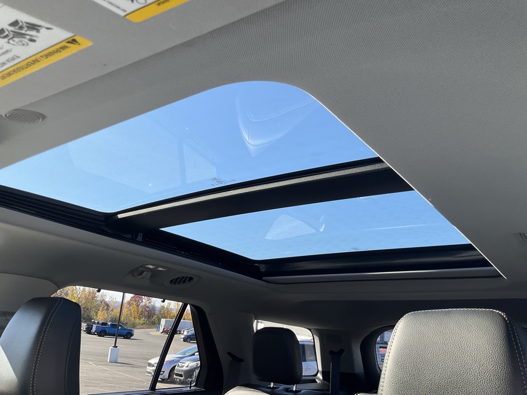 2023 Ford Explorer Limited photo 3