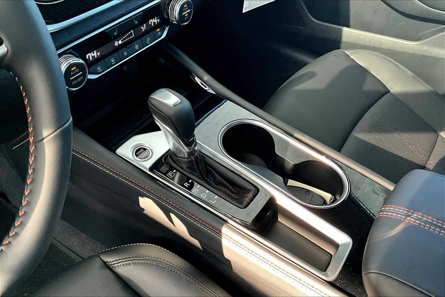2025 Nissan Altima SR photo 10