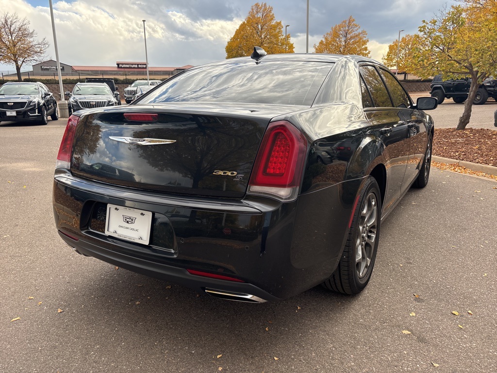 2015 Chrysler 300 S photo 3