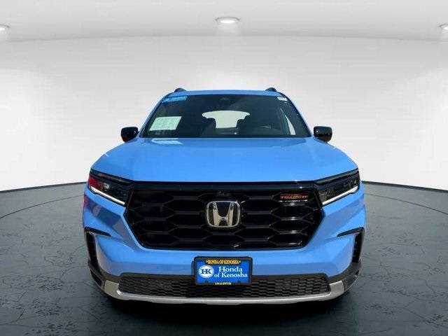 2025 Honda Pilot TrailSport photo 2