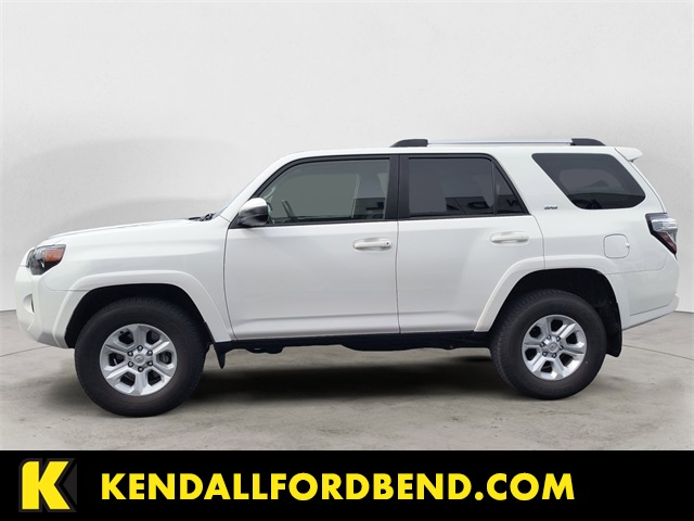 2022 Toyota 4Runner SR5 photo 2