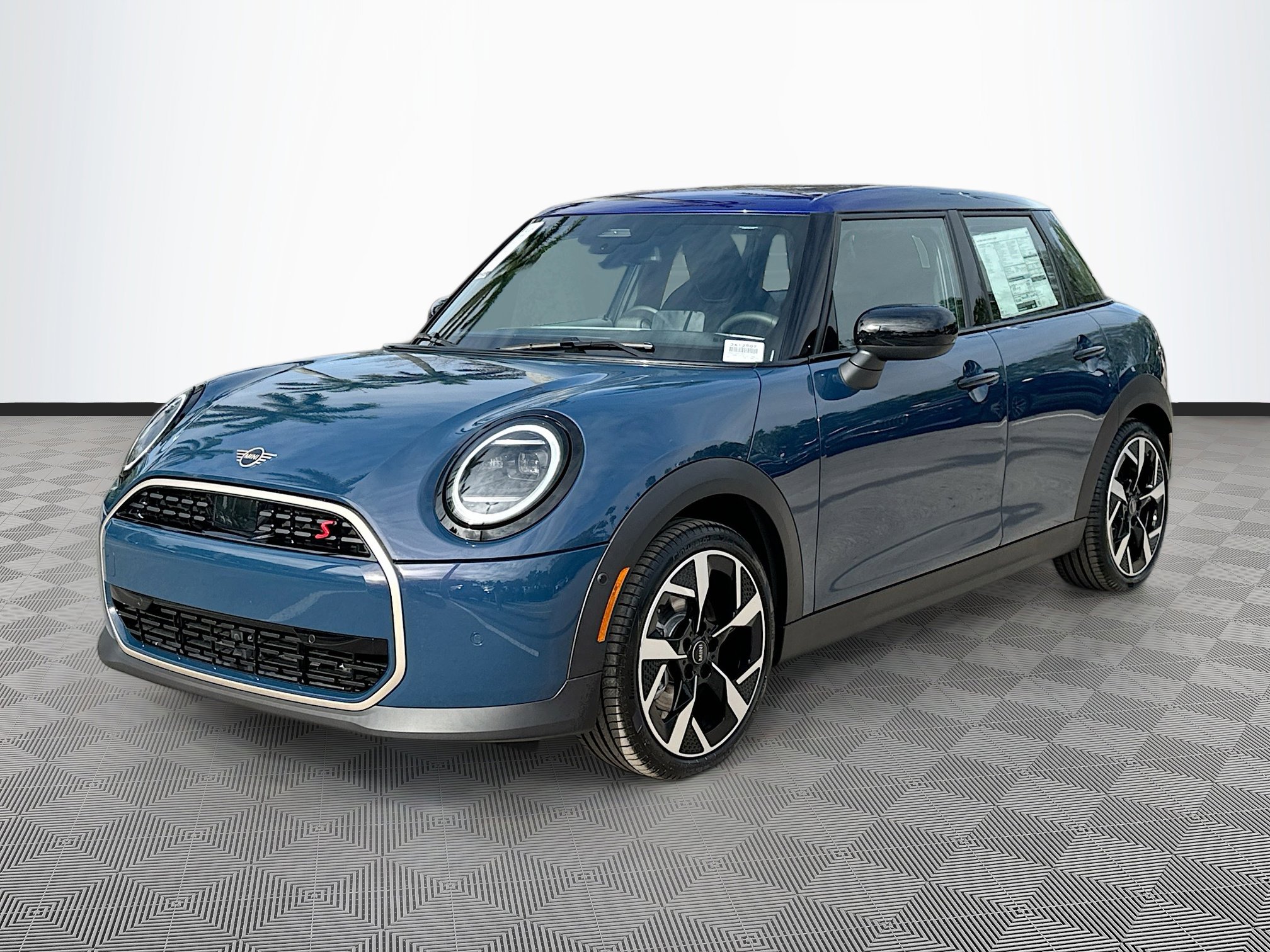 2025 Mini Cooper 4 Door Hardtop Signature photo 3