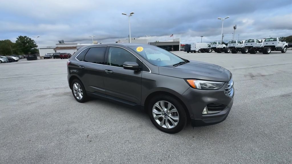2019 Ford Edge Titanium photo 2