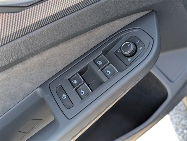 2025 Volkswagen Golf GTI SE photo 11