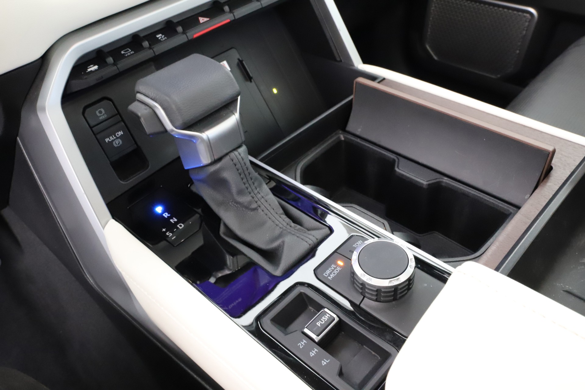 2024 Toyota RAV4 LE photo 22