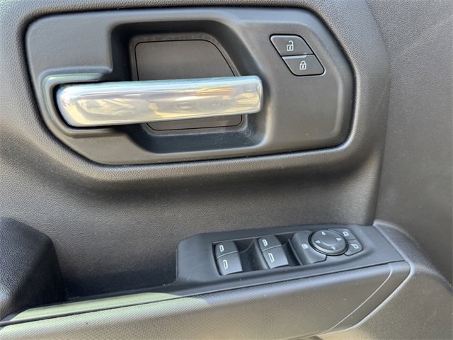 2023 Chevrolet Silverado 1500 Custom photo 15