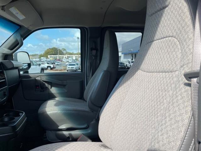 2022 Chevrolet Express Passenger 3500 photo 11