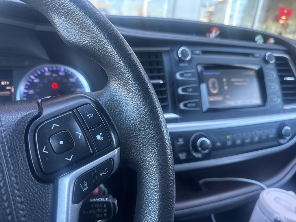 Used 2019 Toyota Highlander LE with VIN 5TDZZRFH5KS322826 for sale in San Bruno, CA