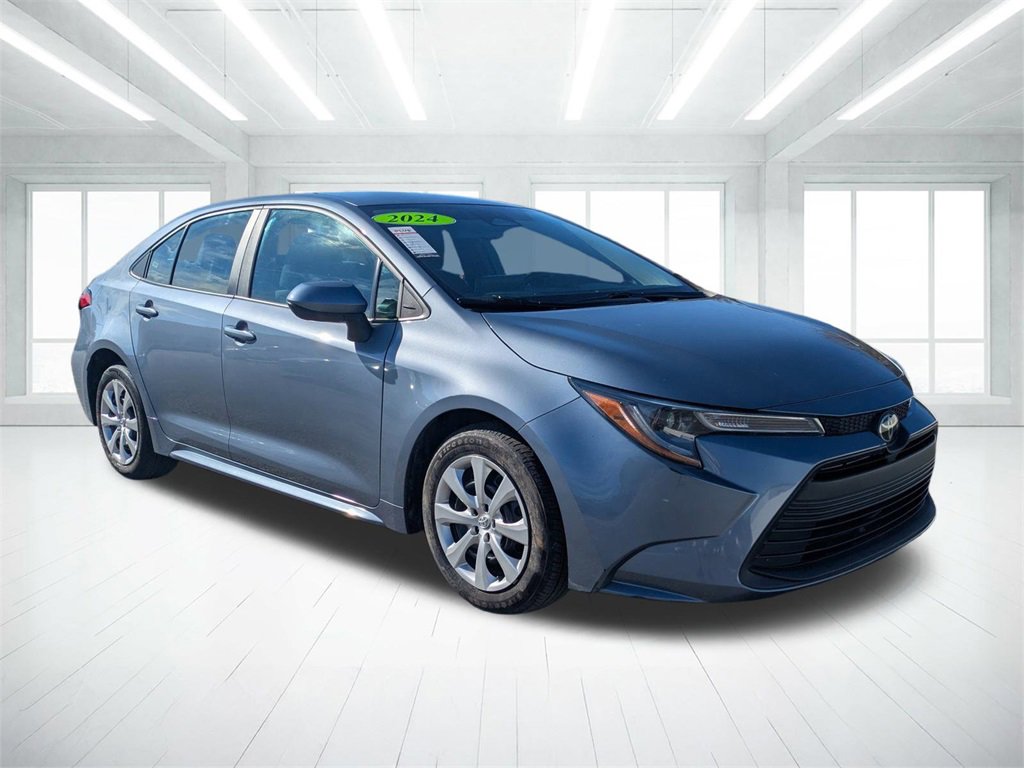 2024 Toyota Corolla LE's photo