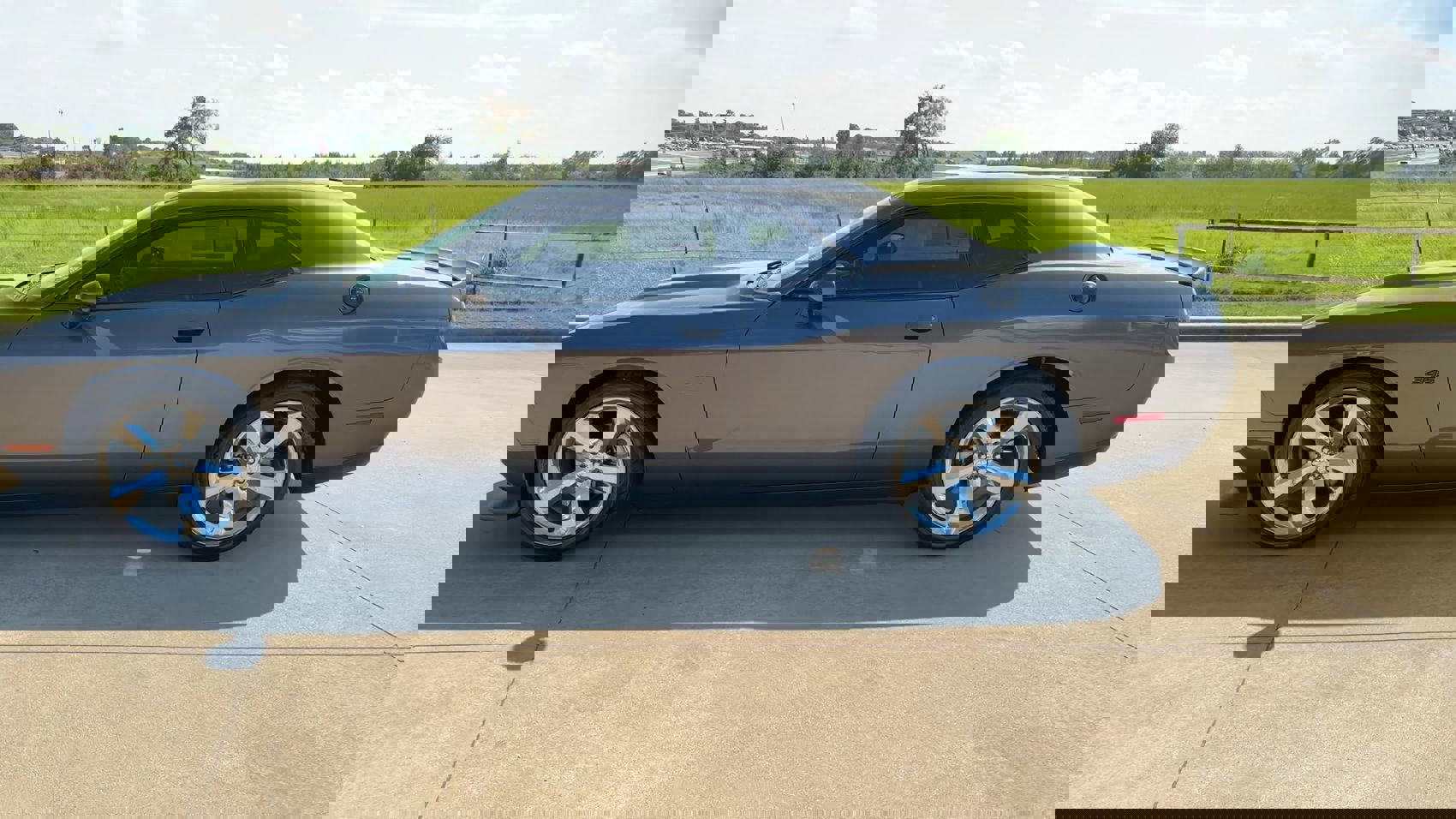 2023 Dodge Challenger R/T photo 4