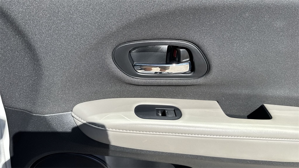 2019 Honda HR-V LX photo 41