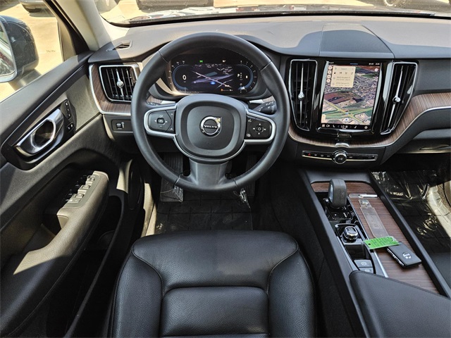 2022 Volvo XC60 B5 Momentum photo 26