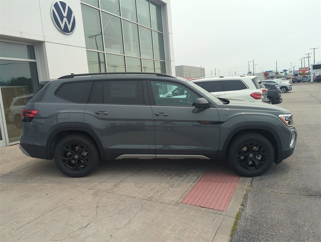 2025 Volkswagen Atlas Peak Edition SE photo 8