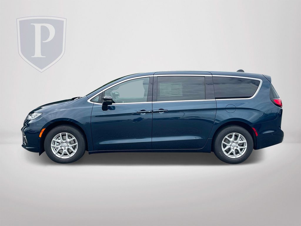 2025 Chrysler Pacifica photo 4