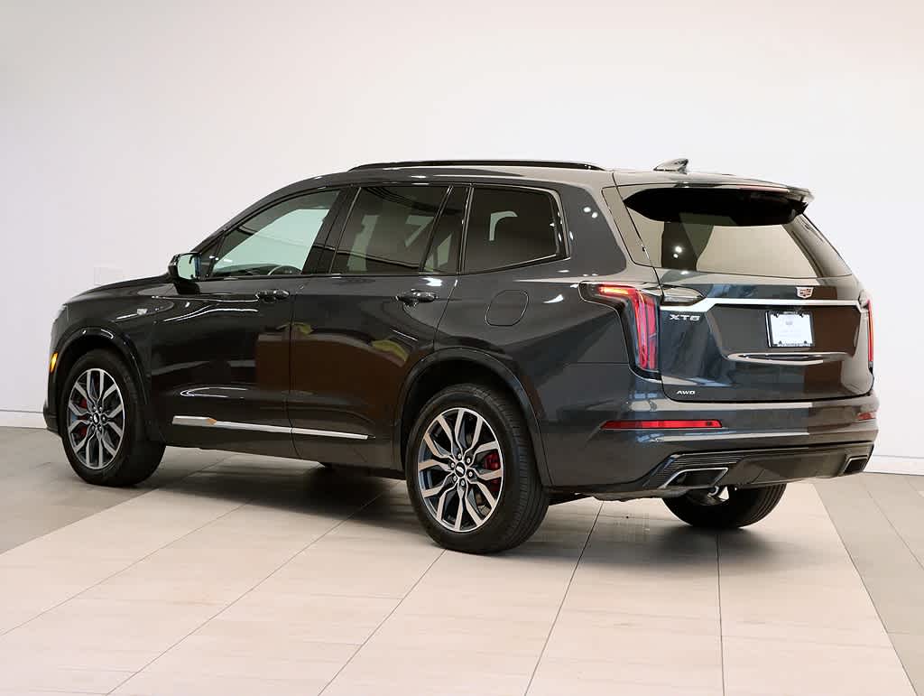 2023 Cadillac XT6 Sport photo 2