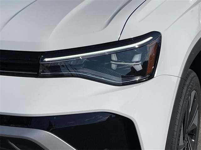 2025 Volkswagen Taos SE photo 9