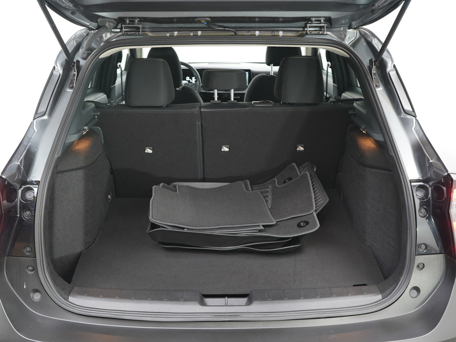 2025 Nissan Kicks SV photo 3