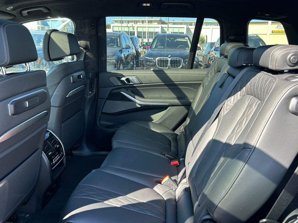 2026 Bmw X7 M60i photo 29