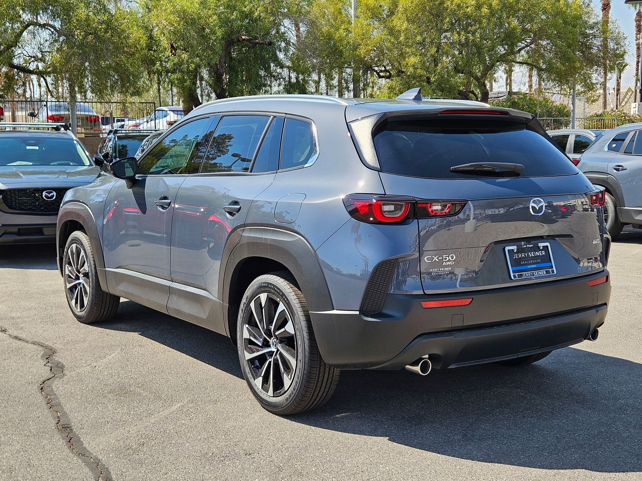 2025 Mazda CX-50 Premium Plus photo 2