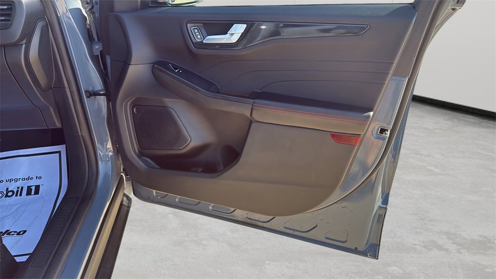 2023 Ford Escape ST-Line photo 35