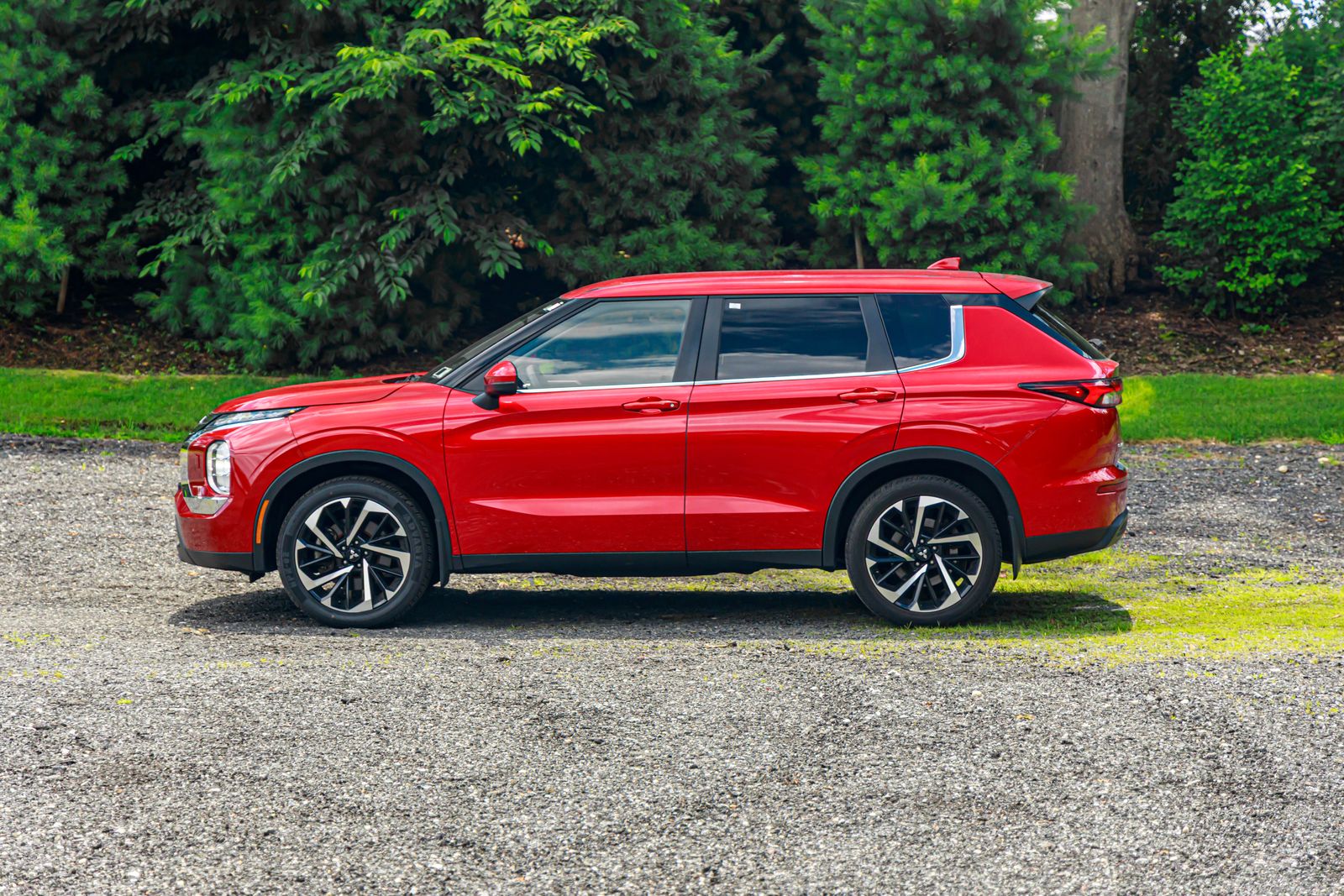 2022 Mitsubishi Outlander ES photo 3