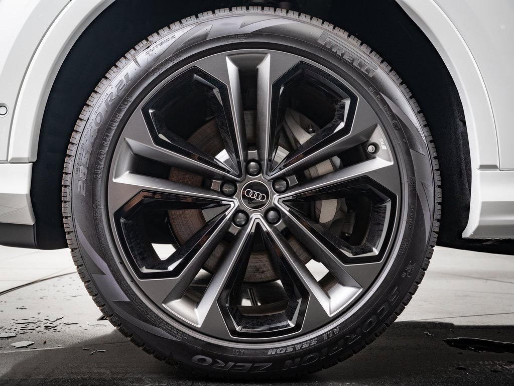 2025 Audi Q7 55 Premium Plus photo 12