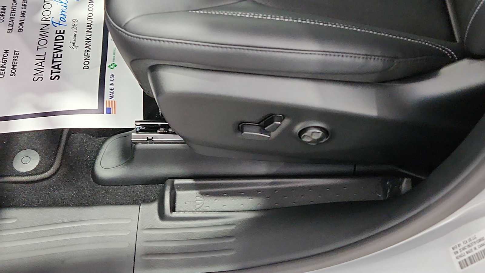 2026 Chrysler Pacifica photo 12