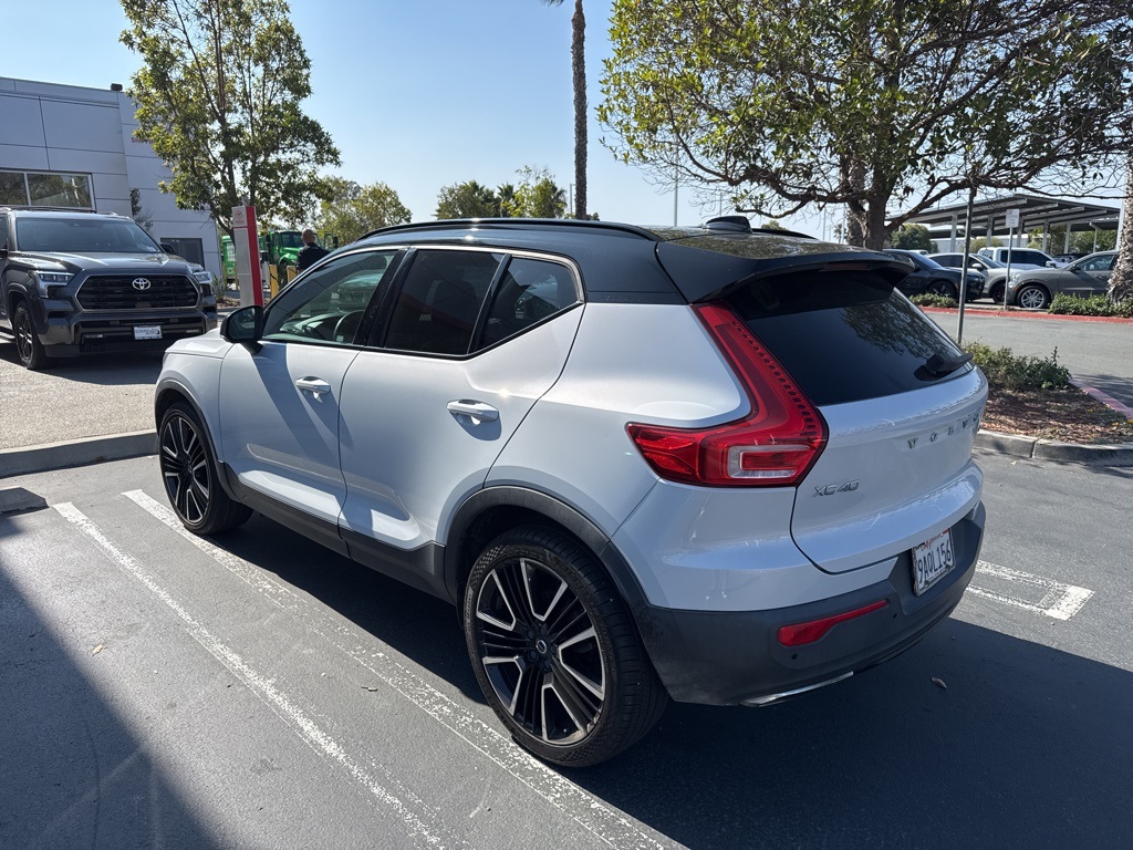 2020 Volvo XC40 R-Design AWD photo 4