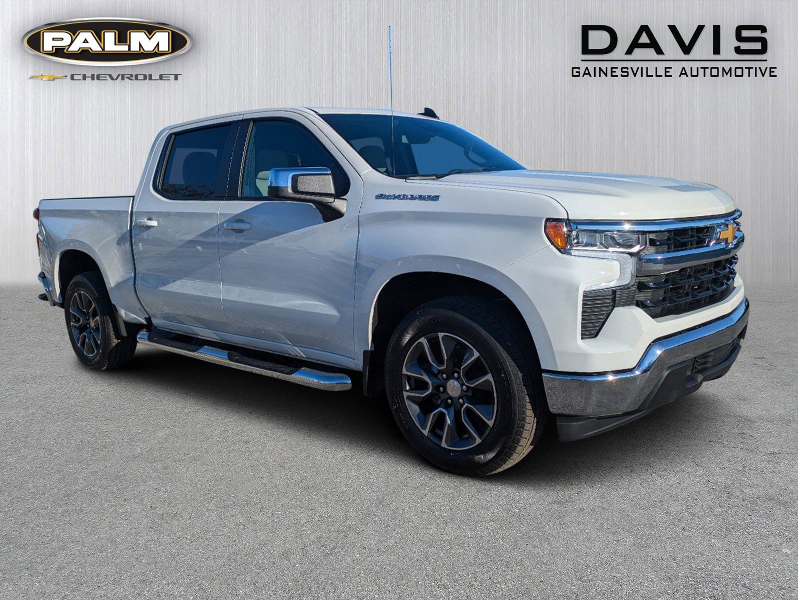 2025 Chevrolet Silverado 1500 LT's photo