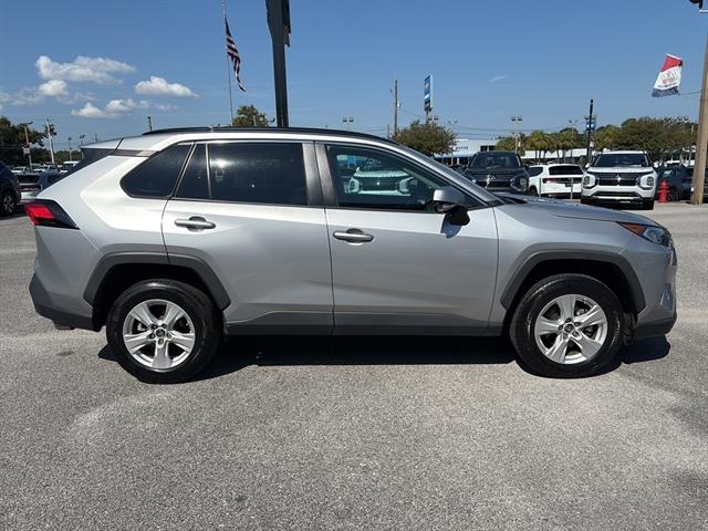 2019 Toyota RAV4 XLE photo 7