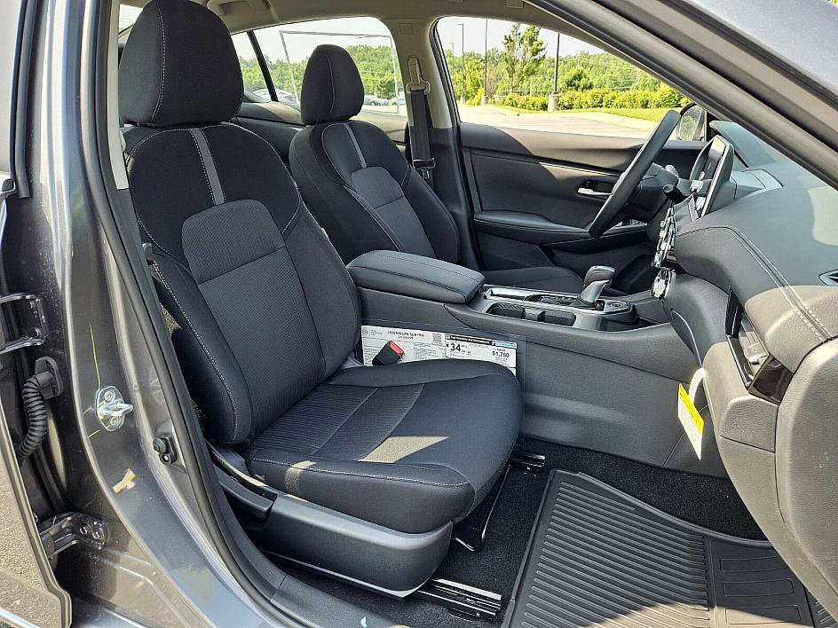 2025 Nissan Sentra SV photo 14