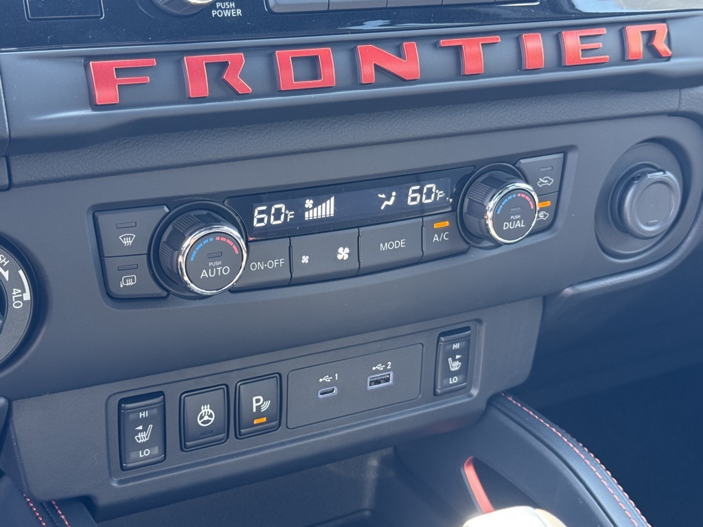 2025 Nissan Frontier PRO-4X photo 10