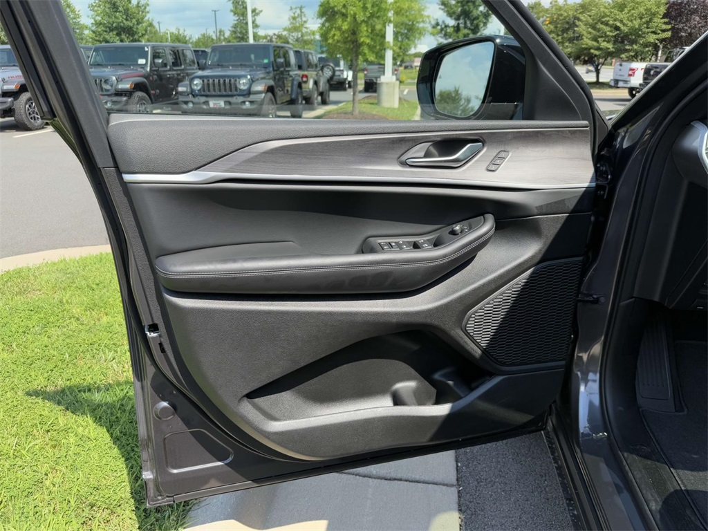 2025 Jeep Grand Cherokee Limited photo 27