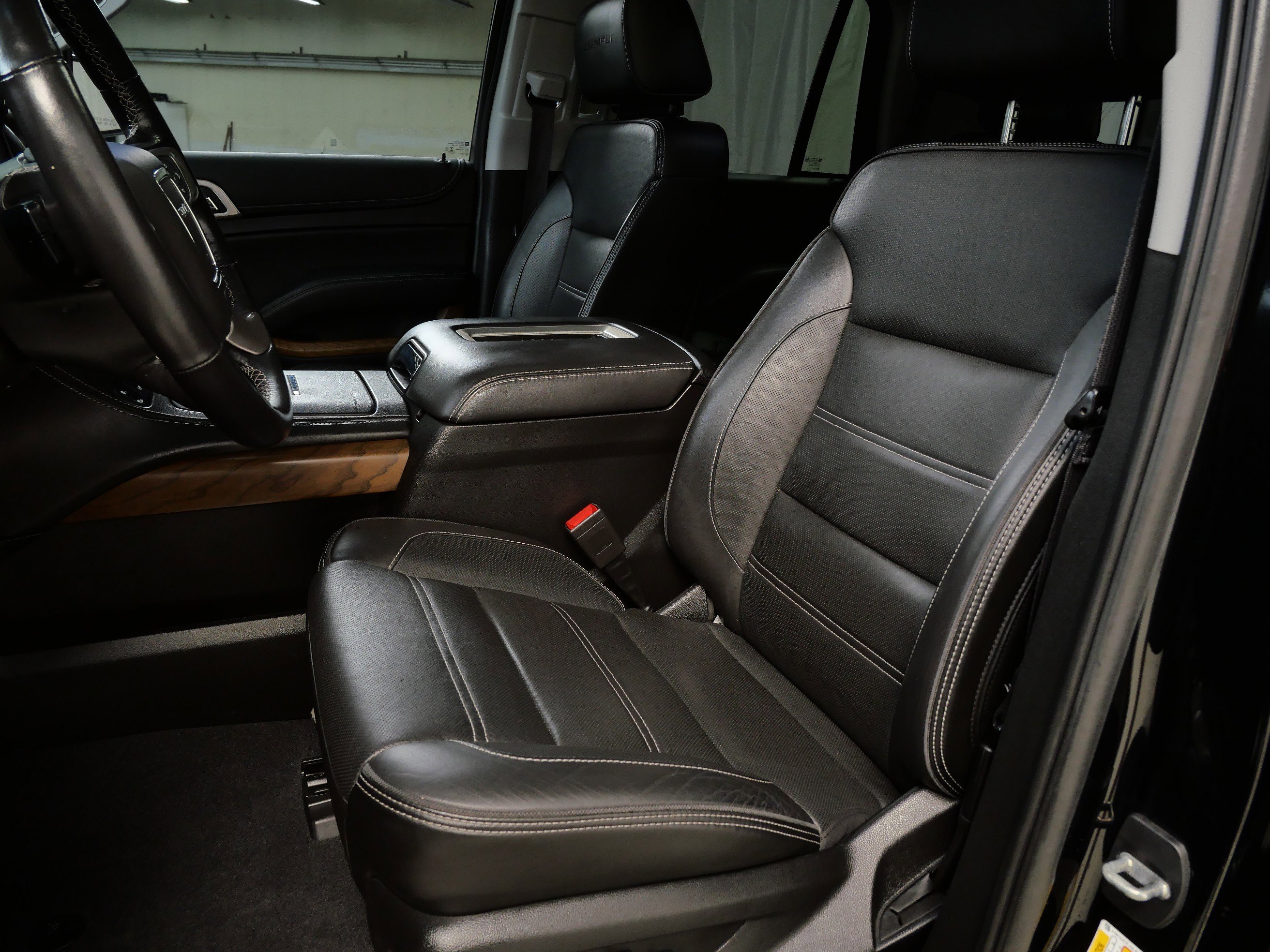 2020 Gmc Yukon Denali photo 3