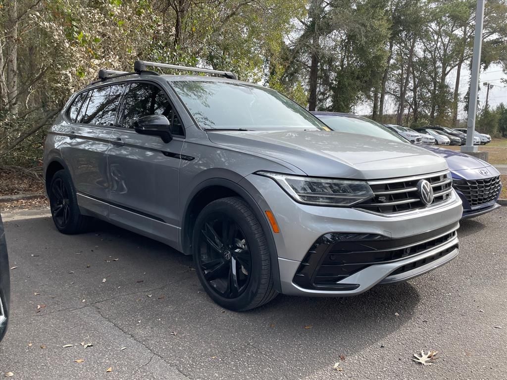 2023 Volkswagen Tiguan SE R-LINE BLACK's photo